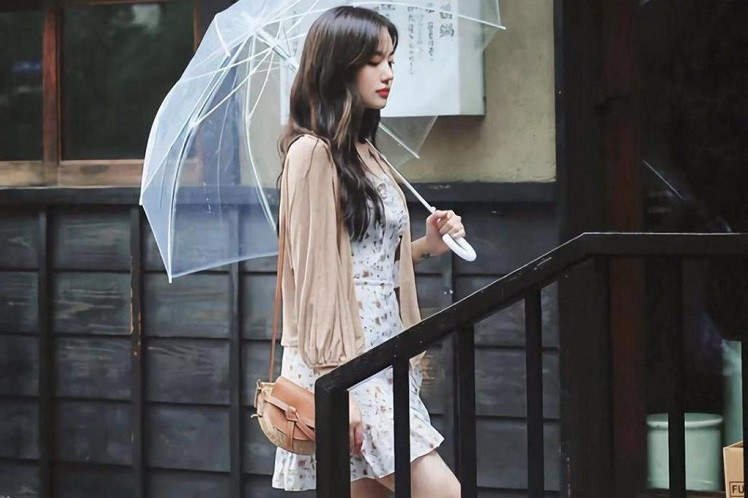 情人之间有了这三个表现，关系多半快结束了：1.交流变得奢侈，只剩下敷衍和沉默；