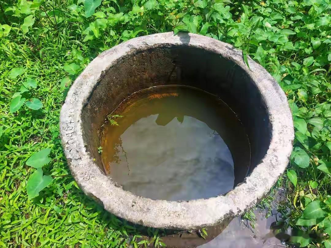 河南漯河，男子和朋友喝了3场酒，因为结账发生口角，争执时动了手，男子失手将朋友推