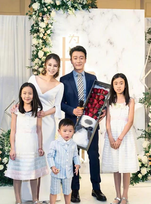 [点赞]2007年，佟大为第一次去拜访关悦的父母。当关悦母亲听说佟大为父亲是睡