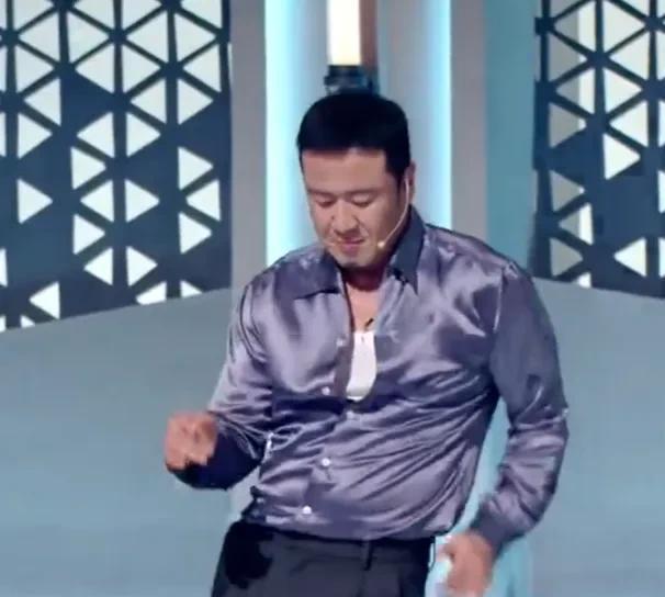近日，歌手杨坤的腰上热搜，杨坤不是因为起诉四川芬达上热搜，而是在5月10日《天赐