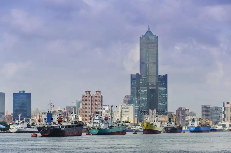 赖瑞隆在高雄市长选战中能否胜利还真不好说。高雄的政治生态复杂，选民的意向也多变。