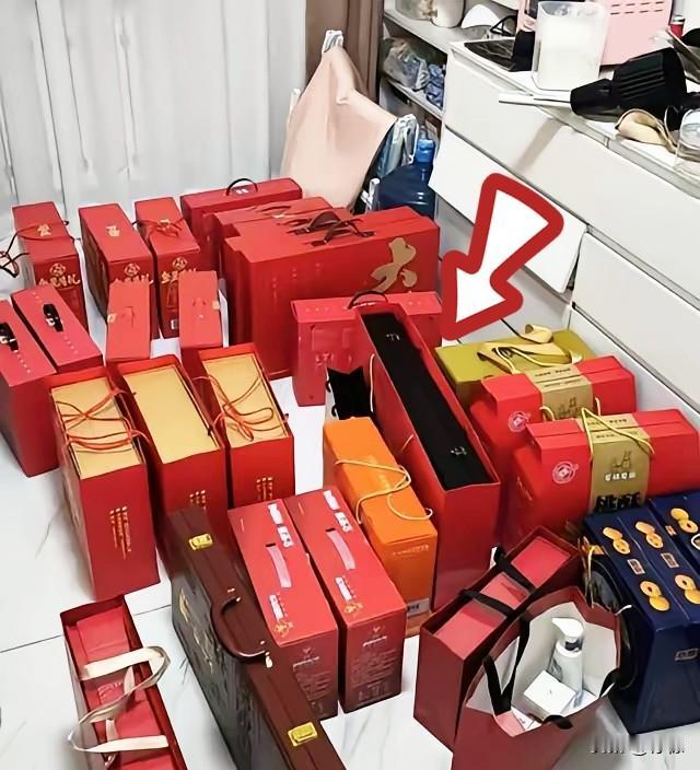 过年了，亲戚朋友都会来我家看望一下我87岁的婆婆，大家都不会空手来，一般会带一些