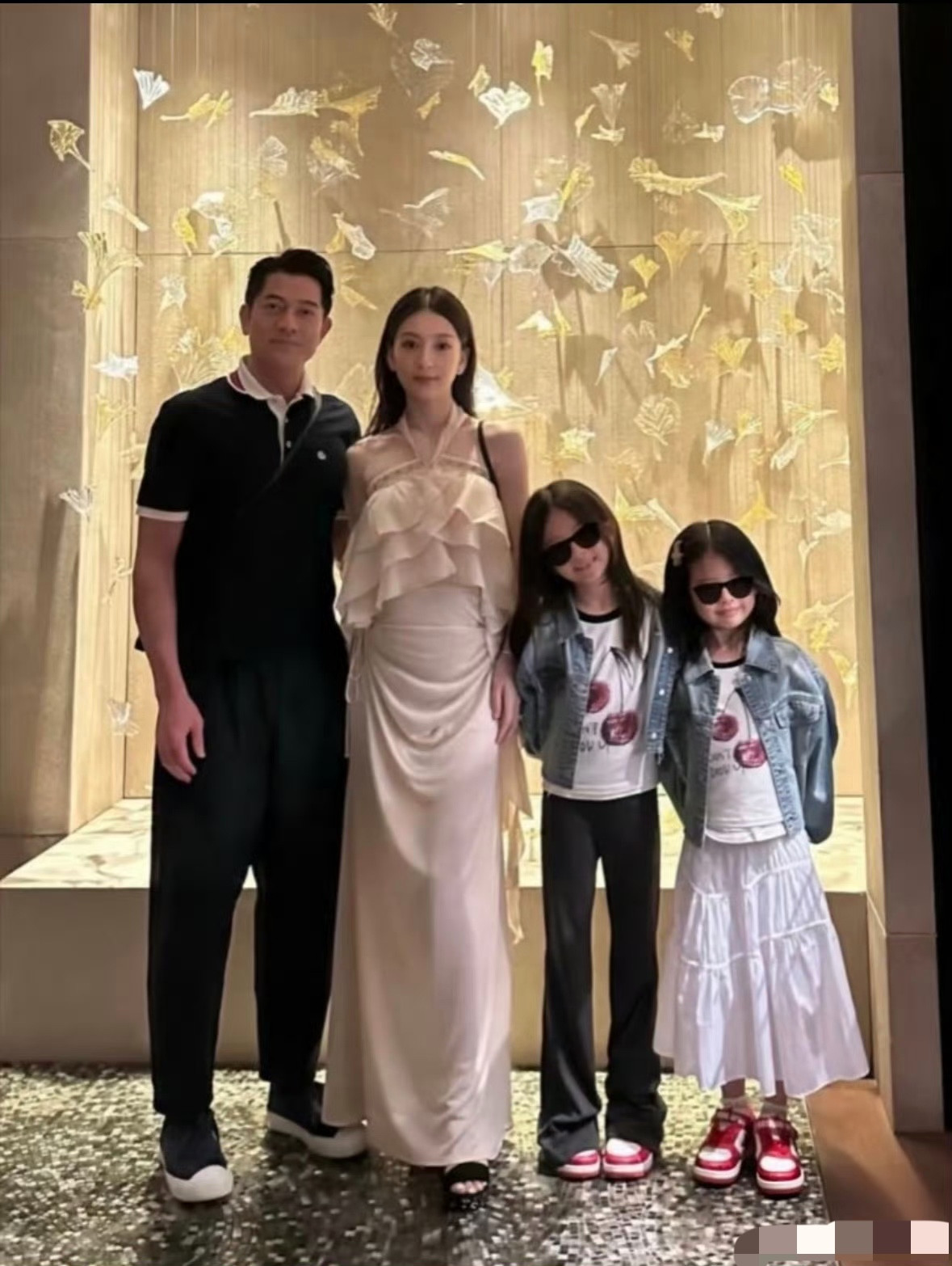 刚公布三胎女儿名字就被问四胎？！11月25日郭富城现身《内幕》首映礼，这是他生