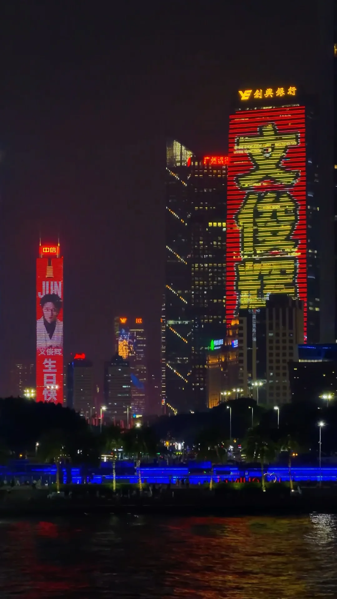 咪丝好盛大的爱意😭小猫在广州有看到吧……