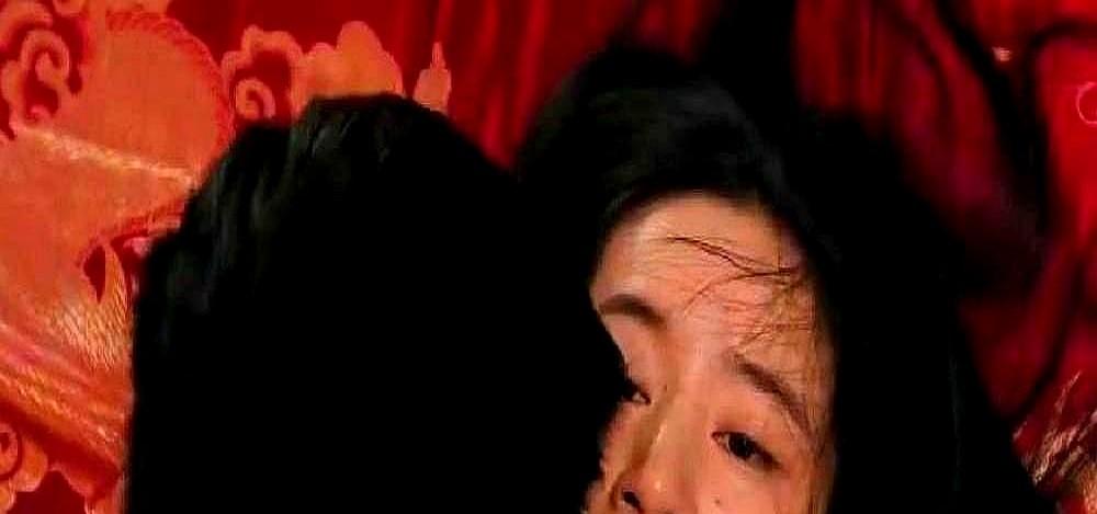 你敢信这俩人只占了全剧10%的戏份，却抢走了80%的热搜。说的就是《纯真年代