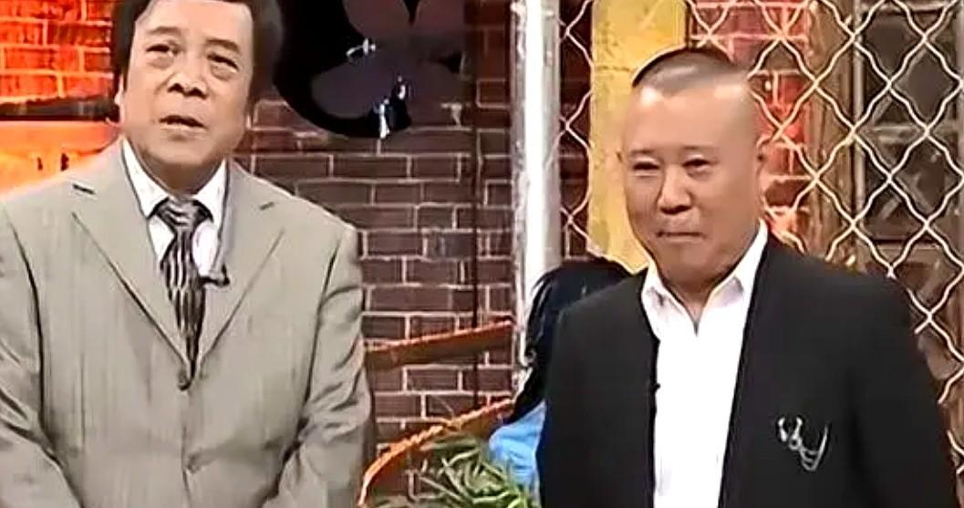 2012年，天津卫视今夜有戏录制现场，赵忠祥和郭德纲聊到公众评价，劝郭德纲，别人