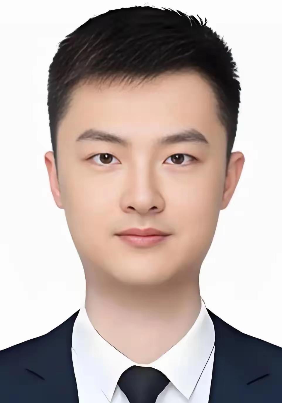 🌛张九思，男，1997年11月出生，江苏南通人，电子科技大学自动化工程学院