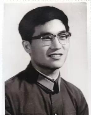 1979年对越自卫反击战之后解放军更改了很多东西，一是军服，取消了帽子上的红五星