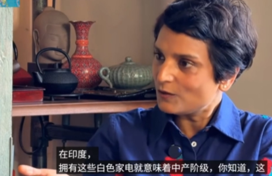 印度女记者庄寻找中国最贫困村庄，结果发现摩托车和冰箱，被震惊的半天才缓过来。这个