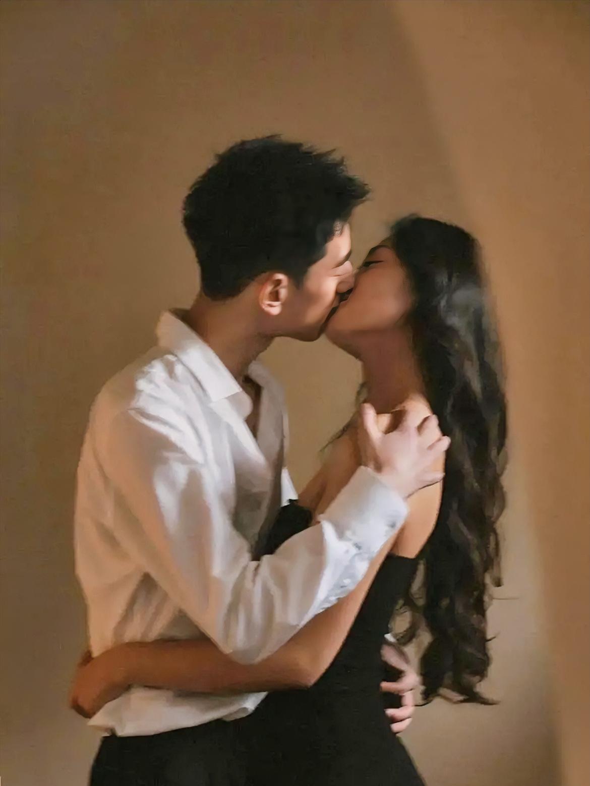 结婚的标准是什么？就是找个你能够亲得下去嘴的。看起来好像很简单，谈恋爱都得亲。