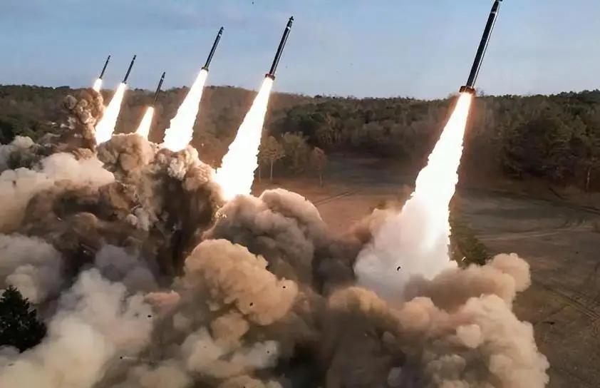 中国如果没有核武器中国还存在吗？梅德韦杰夫说，要是没核武器，俄罗斯早就没了。强大