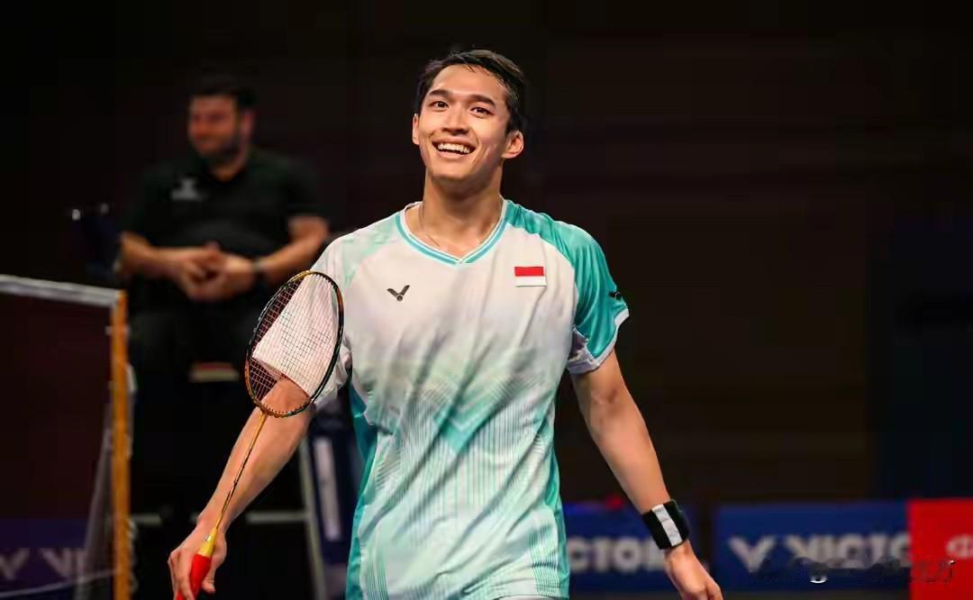 昨晚在深圳进行的“天王杯”国际羽毛球公开赛最后一场四强争夺战，印尼大帅哥乔纳坦2