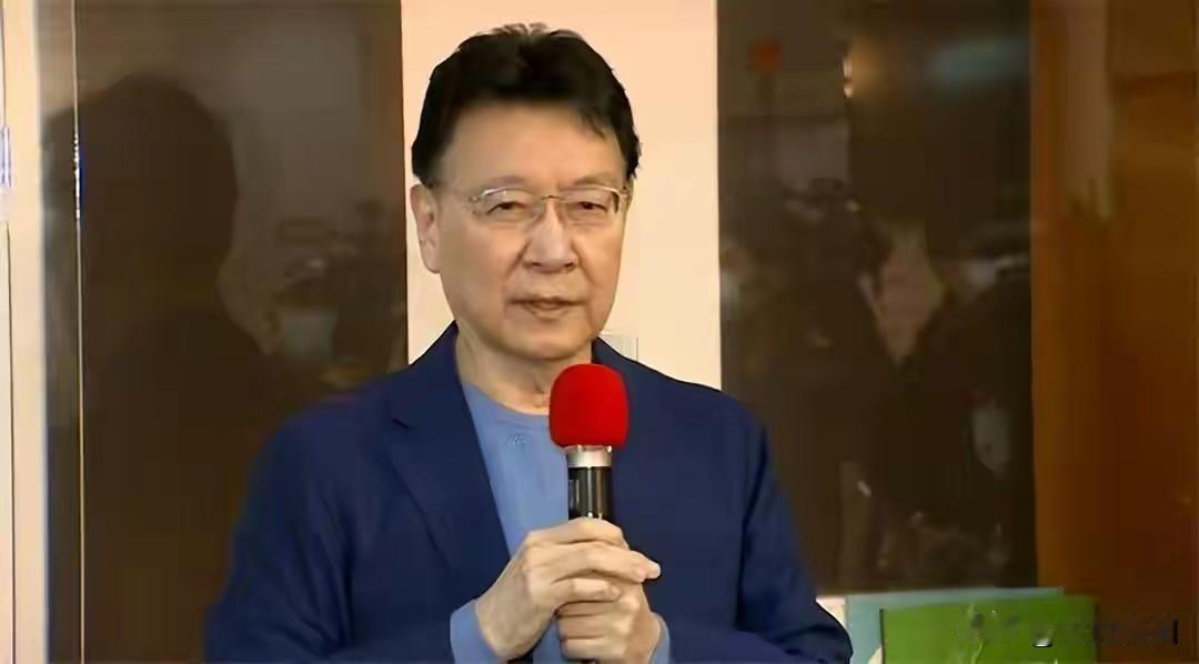 利剑出鞘围台军演，台湾股市不降反升，赵少康对军演冷嘲热讽说，台湾人不是吓大的，围