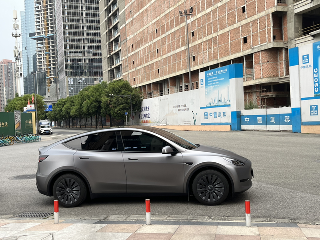 更换轮毂罩之前好几次下单了轮毂罩，担心对续航有影响又退了，这次终于还是买了个，