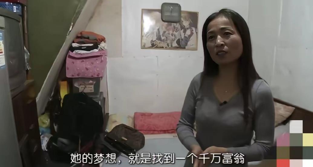 “霸道总裁爱上离异带娃的你？”上海49岁女店员赵珊，为了改变自己的生活，嫁个有钱