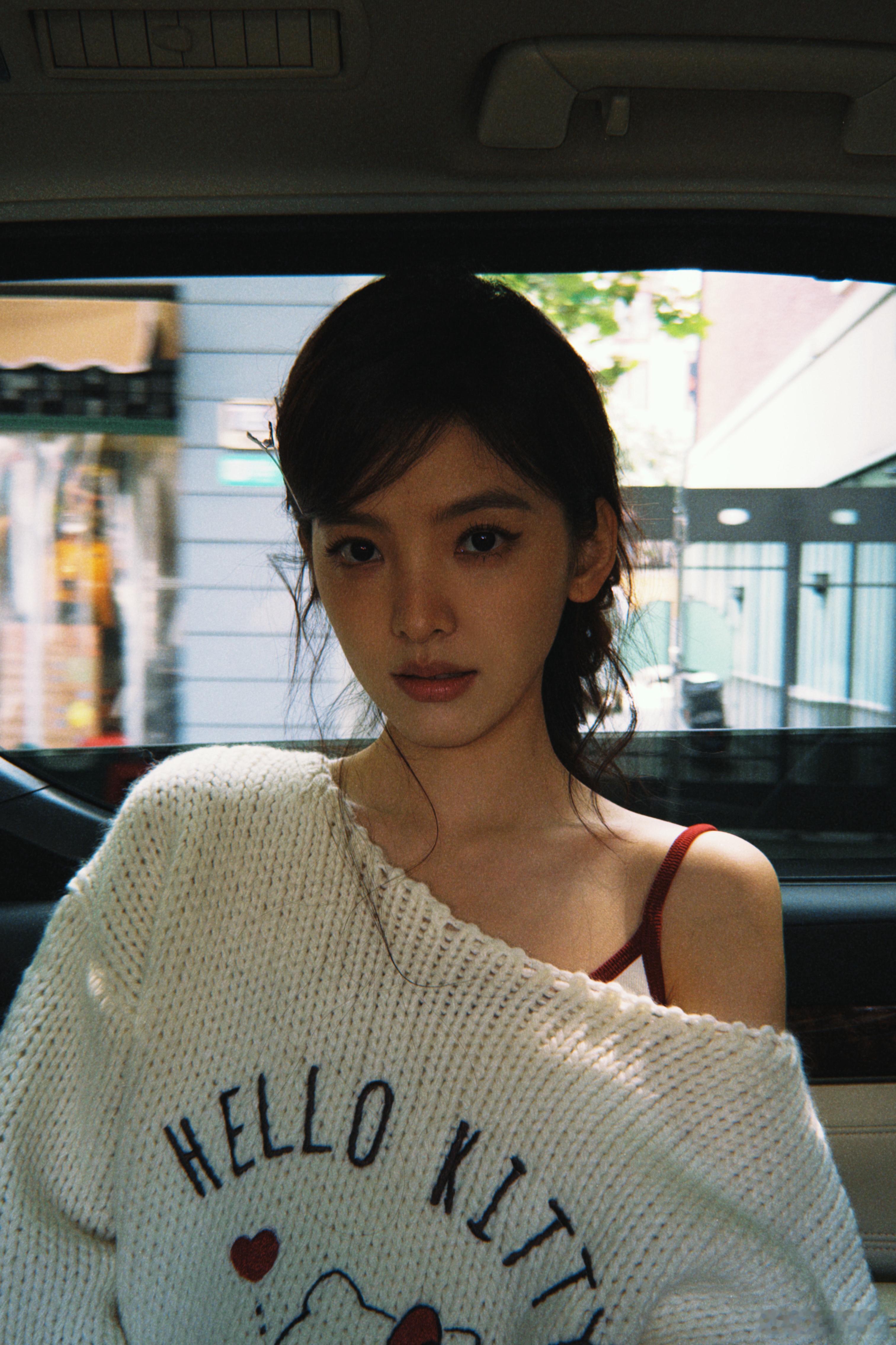 章若楠戴四顶帽子章若楠在复制粘贴的时代，你是手写的诗
