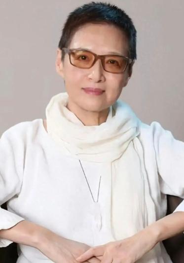 胡因梦被前夫李敖足足骂了三十年，她却选择了整整三十年的沉默，直到李敖病危之际提出