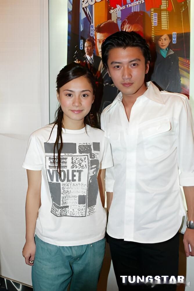 钟欣潼谢霆锋旧照，竟然很明显的看出男的比女的还漂亮