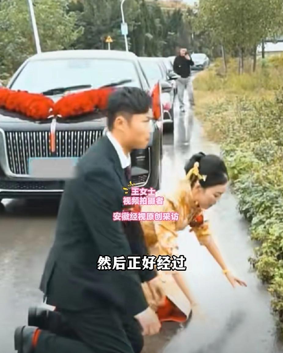这一幕让人心堵得慌！10月22日，江苏徐州一对新人结婚，路过新娘父亲坟墓，新人携