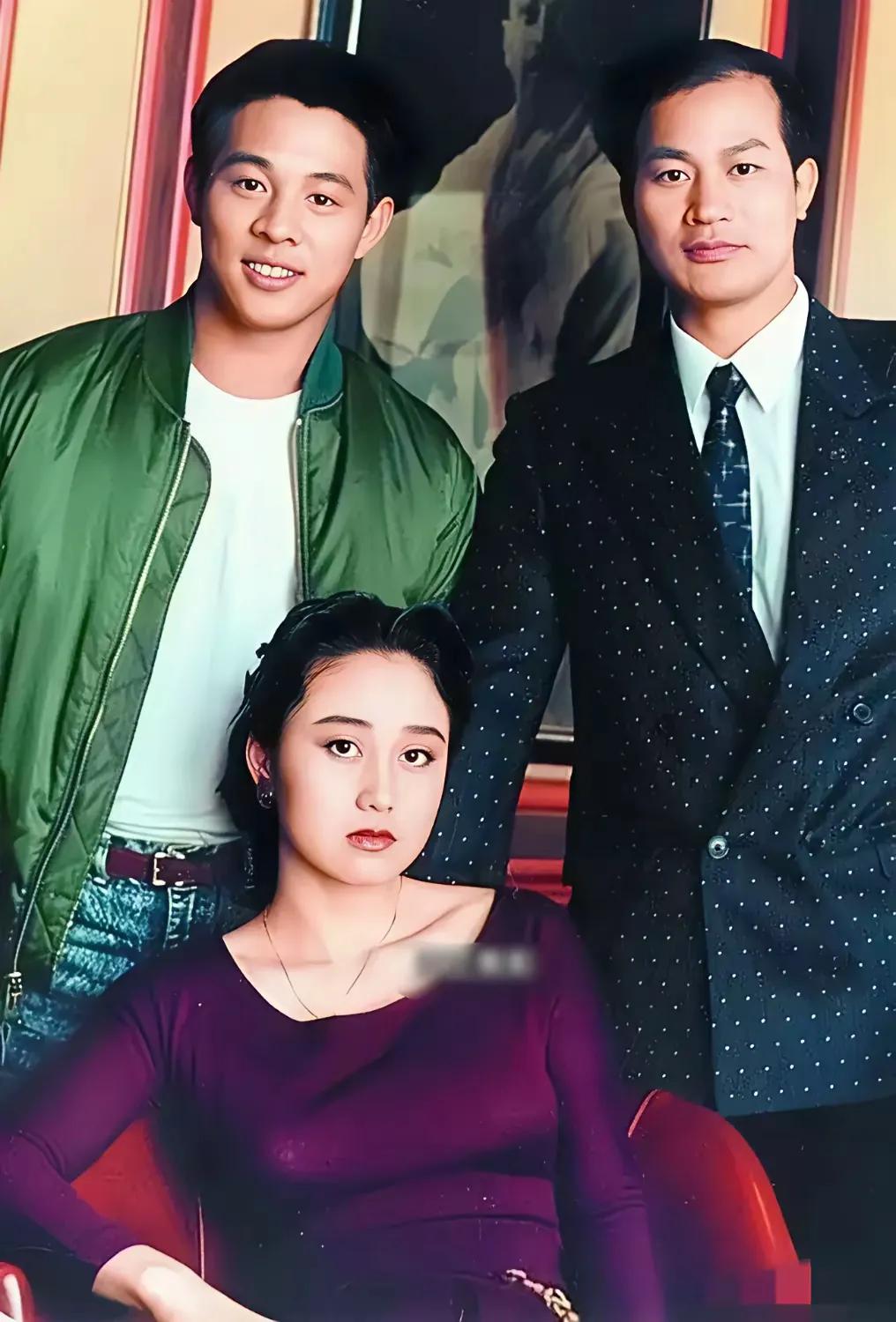 真不明白李连杰的审美利智真有港媒吹嘘的那么漂亮吗？看照片也不过如此吧最起码