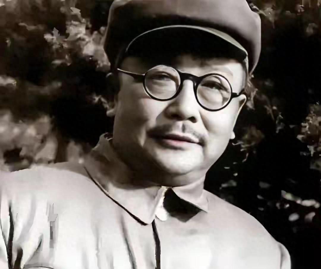 马场町枪响后，国民党拍着胸脯说台湾没共产党的人了。北平李克农却锁了个铁皮柜，里面