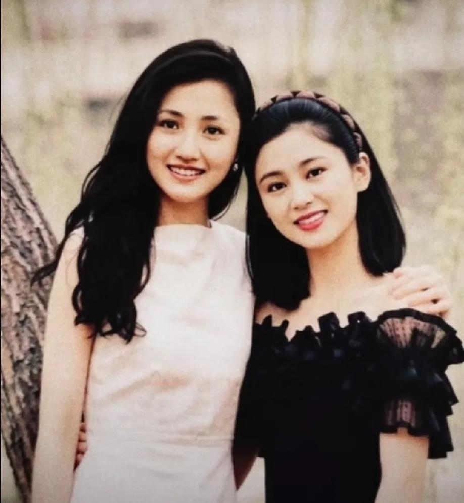 没有对比没有伤害！这两大美女单看都美，放在一起一对比，立见分晓！这是1991