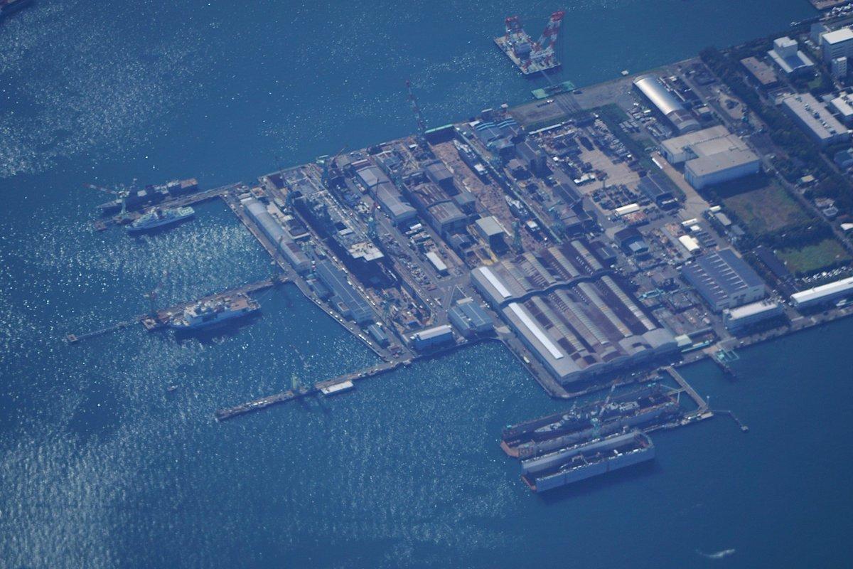 当地时间2025年11月10日，日本网友乘坐飞机拍摄到，正在改装的日本海上自卫队