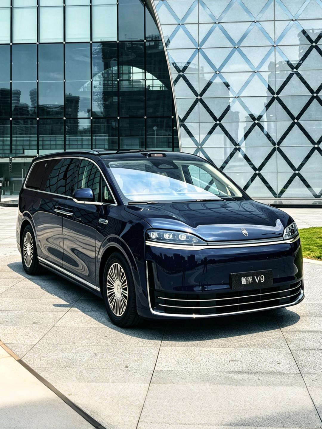 鸿蒙智行这款旗舰MPV——智界V9，真把我惊艳到了这回！二排双旋转座椅直接把