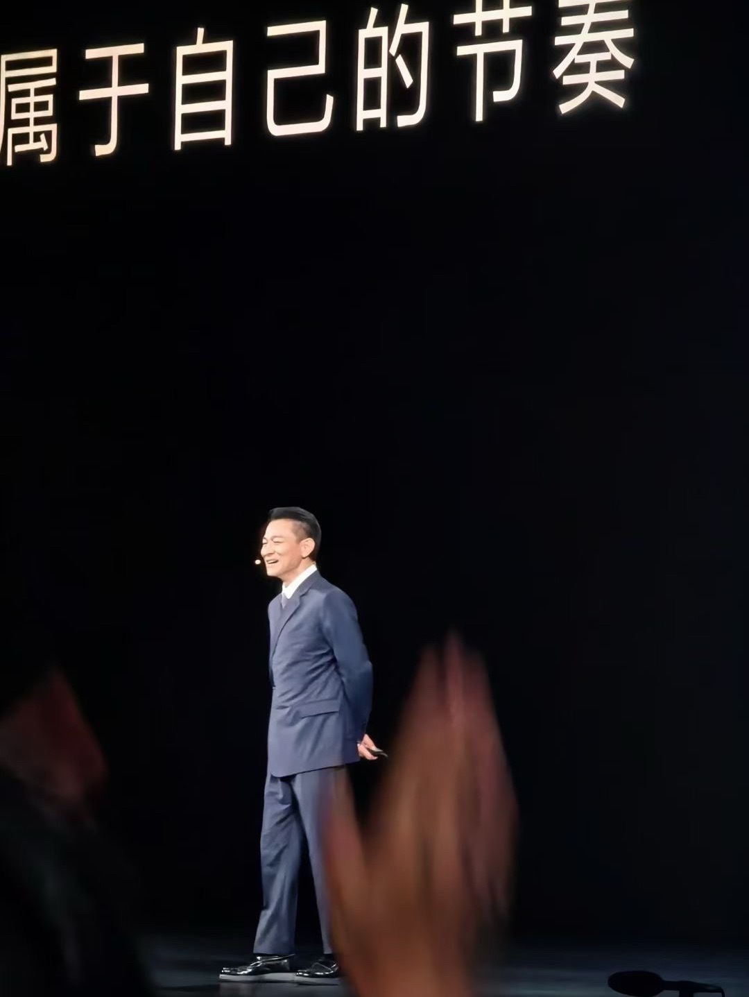 余承东说刘德华是最帅的男人华为这波操作太会了，请刘德华来现场，瞬间点燃气氛！余承