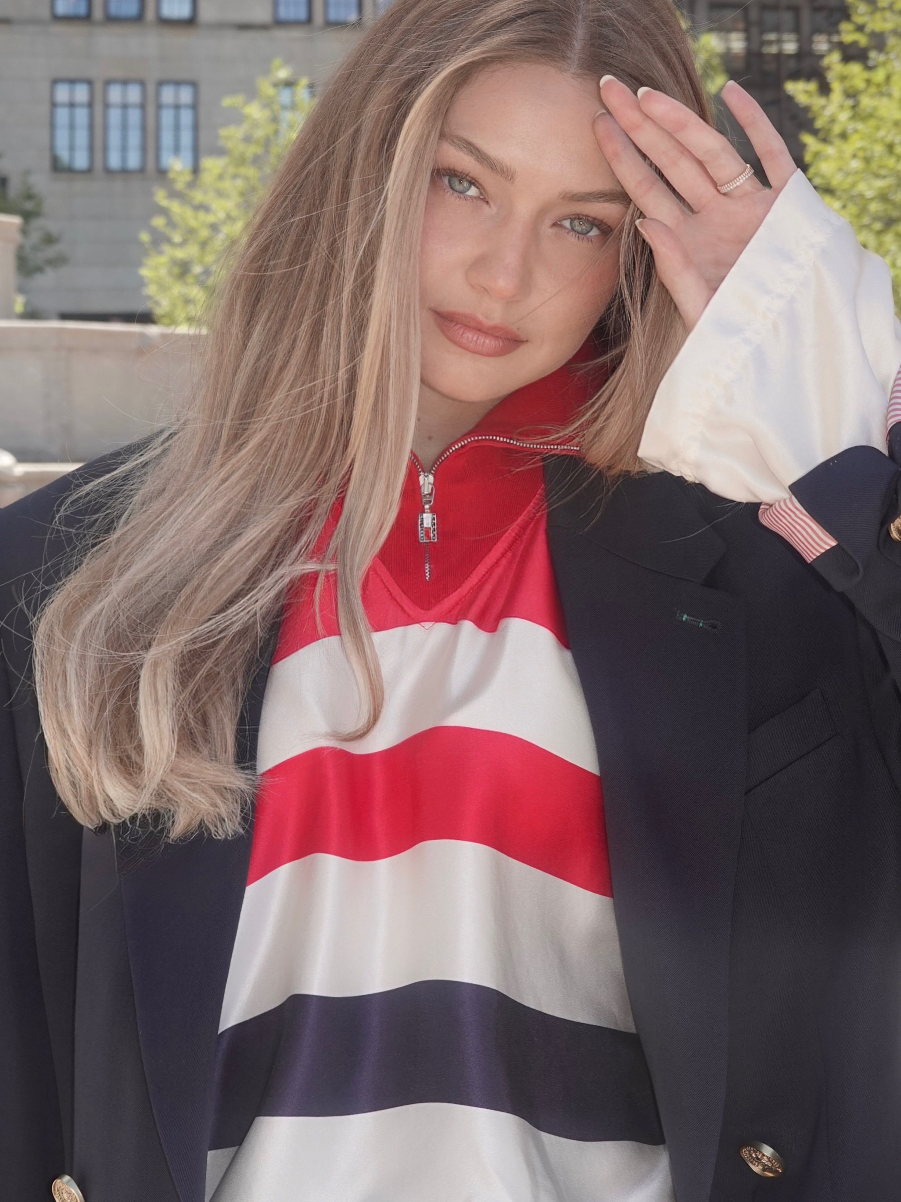 GigiHadid更新Instagram为TommyHilfiger拍摄最新