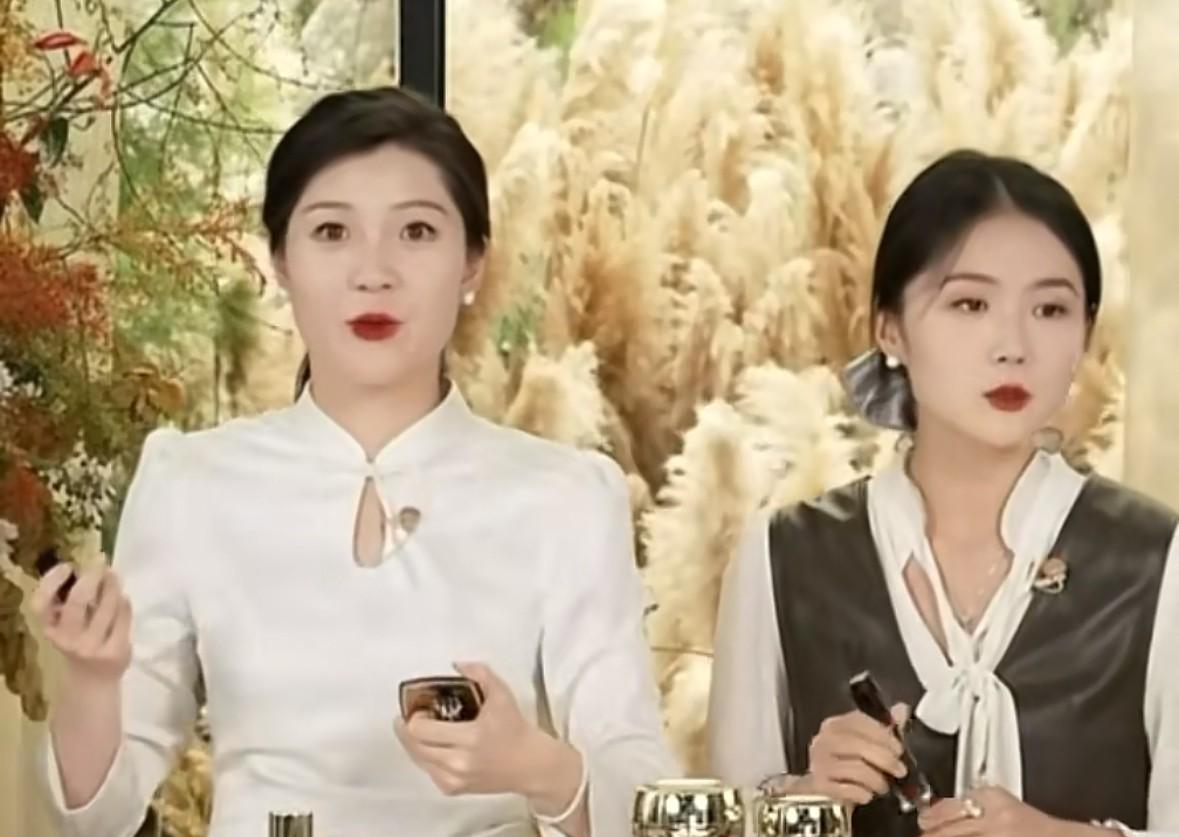 快被盼盼笑死了，妥妥的女逗比，今天是兰知春序是某知名化妆品牌专场，盼盼涂上暗红色