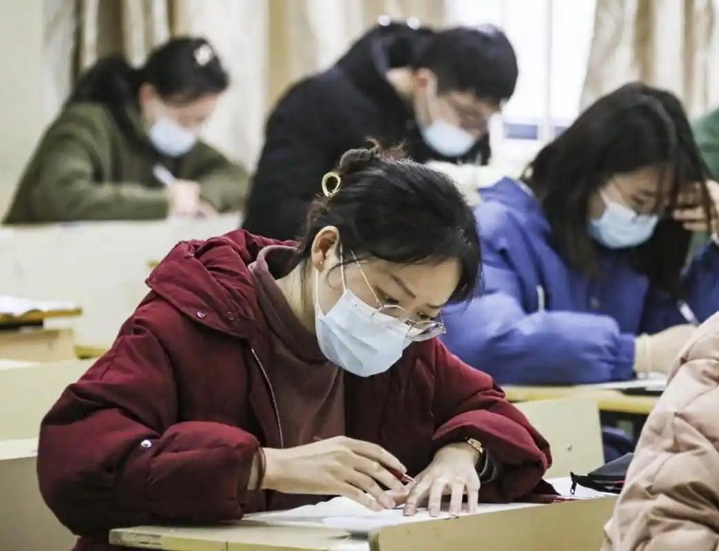 为什么现在“上岸第一剑，先斩意中人”成了普遍现象？这不是变心，是阶层跨越后的“生