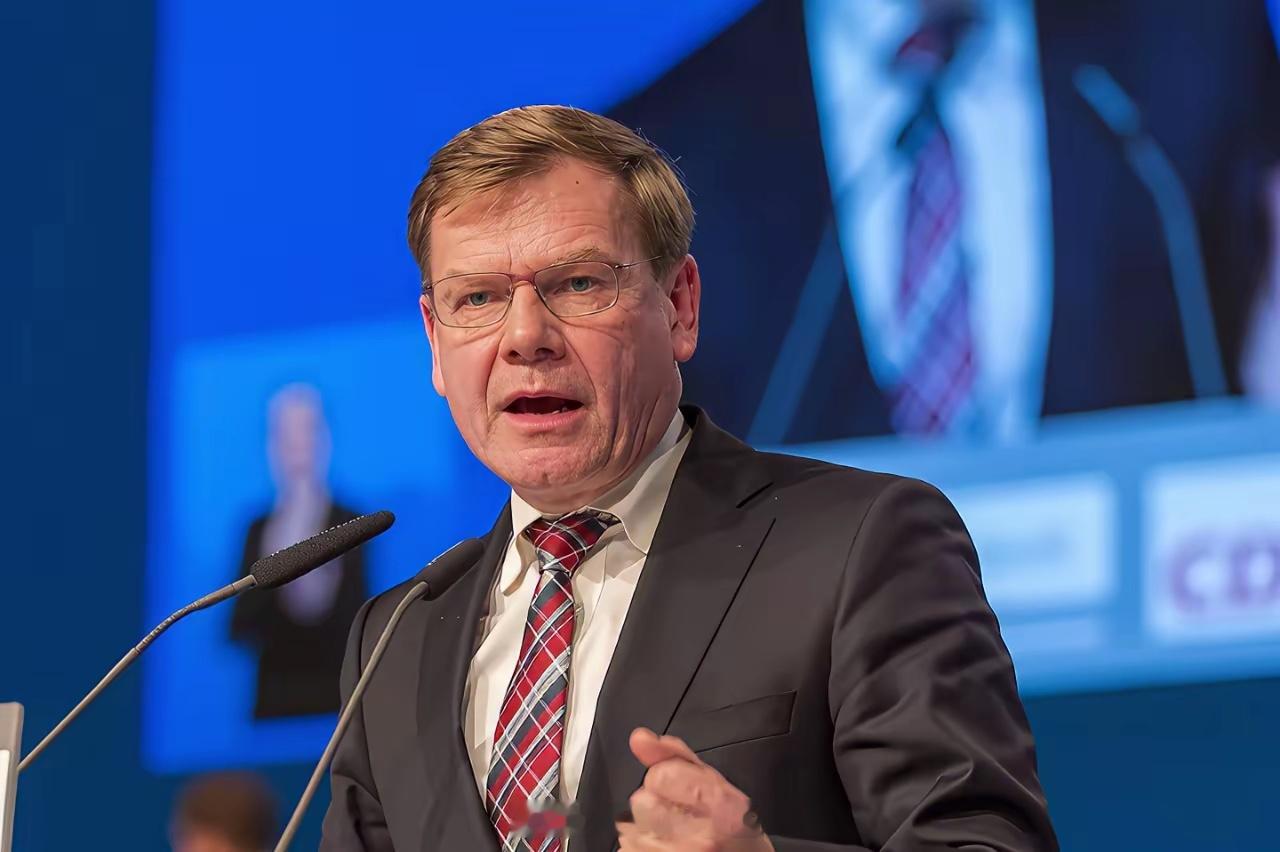 来自德国媒体12月8日的消息说，德国外长瓦德富尔公开表示，中国应该在结束俄乌战争