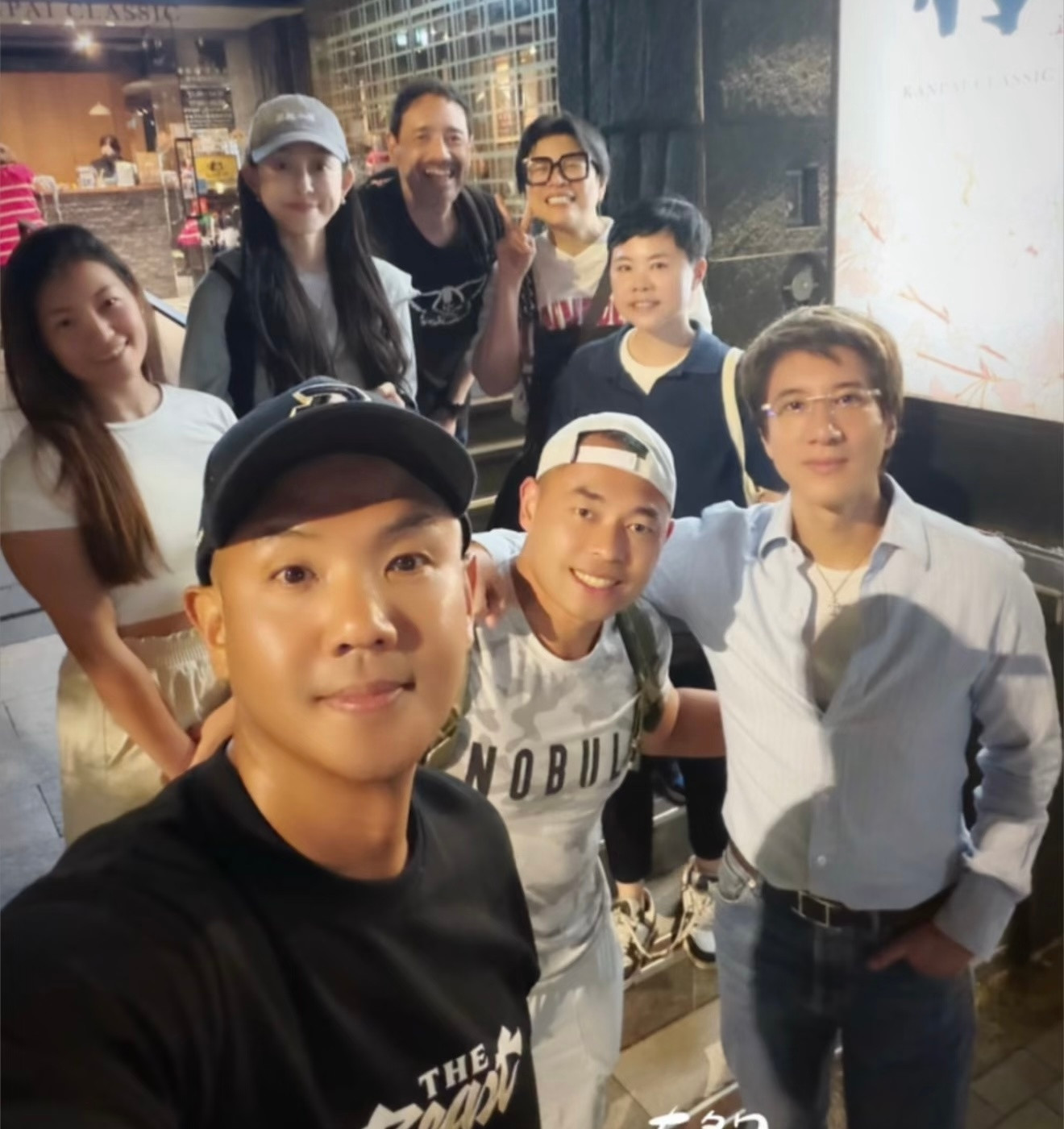 王力宏帮陈建州拿尿壶王力宏看望陈建州陈建州发长文感谢好友和家人在生病期间的照顾