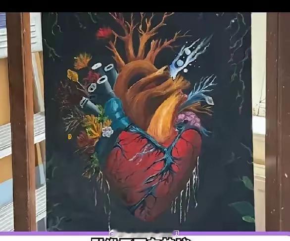 第一幅画是王诗龄的。第二幅是李嫣的。画得都挺好，我更喜欢李嫣的。