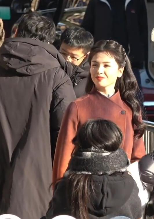 最近刘涛现身北京，她这回搭配的很有潮流时尚之美，看上去非常的漂亮，气质超好。