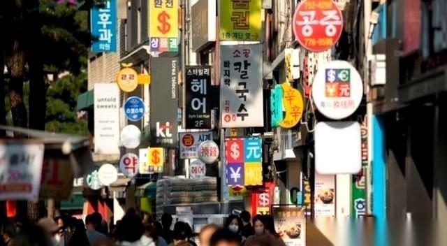 “中国人，反思一下吧，你看韩国人都开始反华了！”一些在美国的华人，语重心长，忧