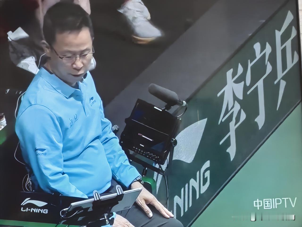 混团赛场惊现重大争议判罚，最后裁判尴尬改判。在成都进行的混团世界杯，第二阶段，