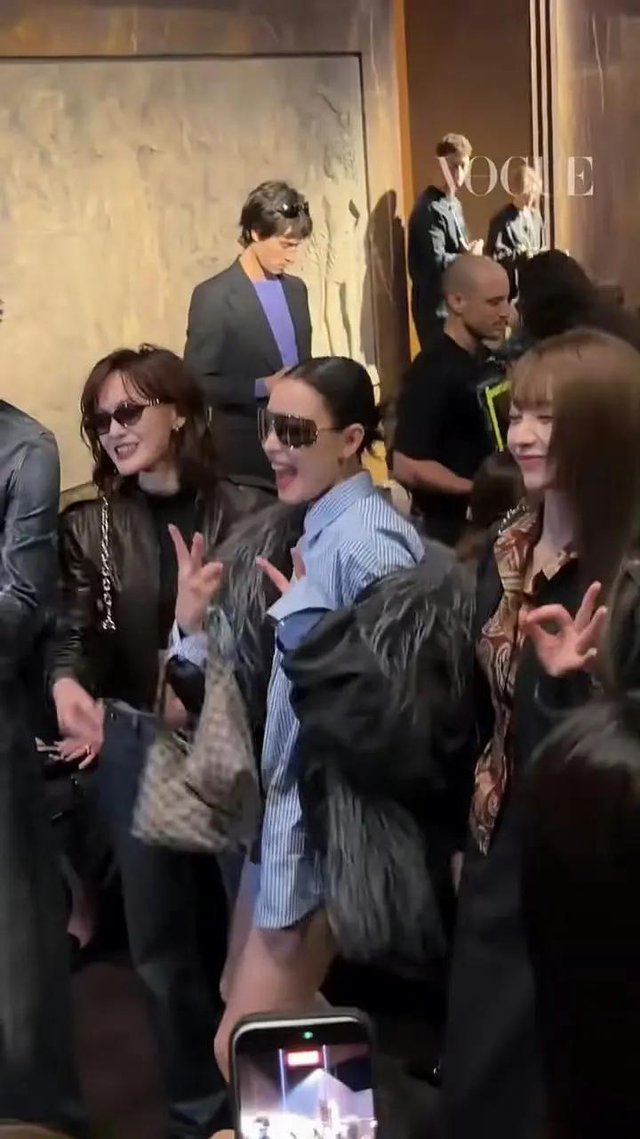 原来田曦薇就在旁边啊[捂脸哭]啥意思啊，给人截了​​​