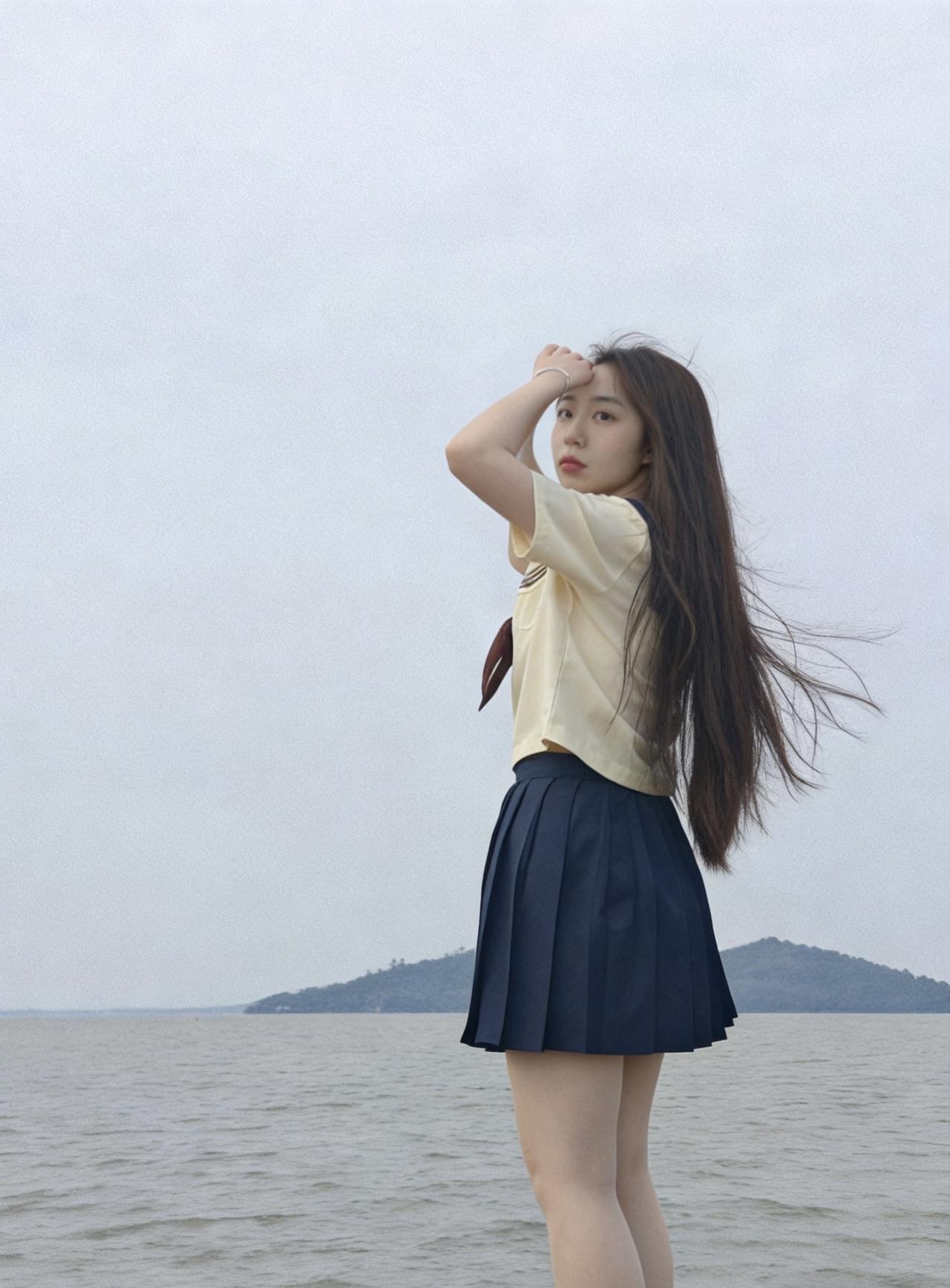 春天的风终于吹到了湖边，换上清爽的JK制服赴一场春日之约。坐在露营椅上，米白上衣