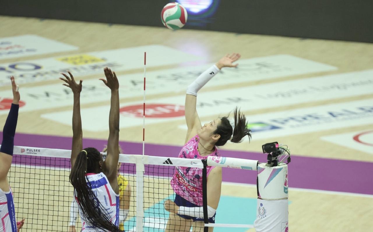 3-2！朱婷攻防兼备助科内占得先机，接最多的41个一传，埃格努发球送走比赛！北京