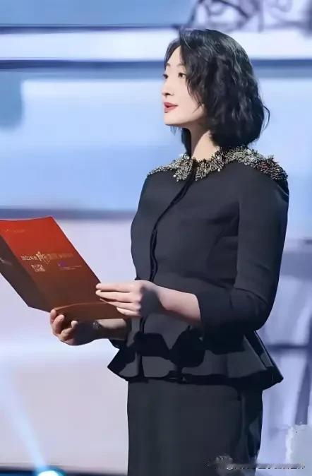 有人说如果这18亿真是宗庆后留给三个非婚生子女的，作为长女的宗馥莉就应该尊重父亲