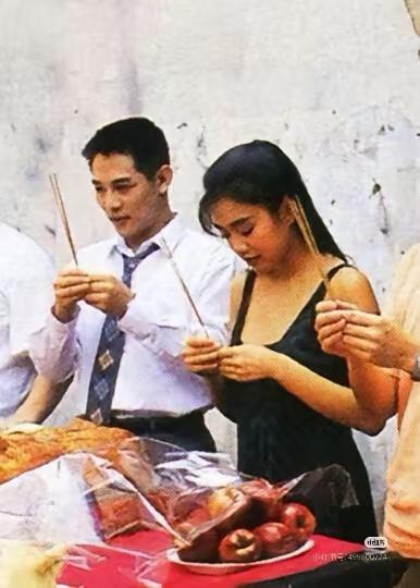 娱乐圈八卦这是电影《中南海保镖》开机仪式照，不得不说，李连杰真帅！评一句：也