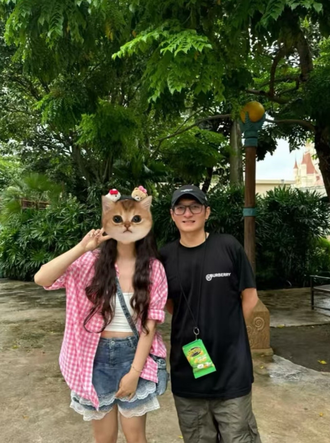 终于明白，李维嘉当年为什么可以和何炅李湘一起主持节目。一直有个疑惑，那就是李