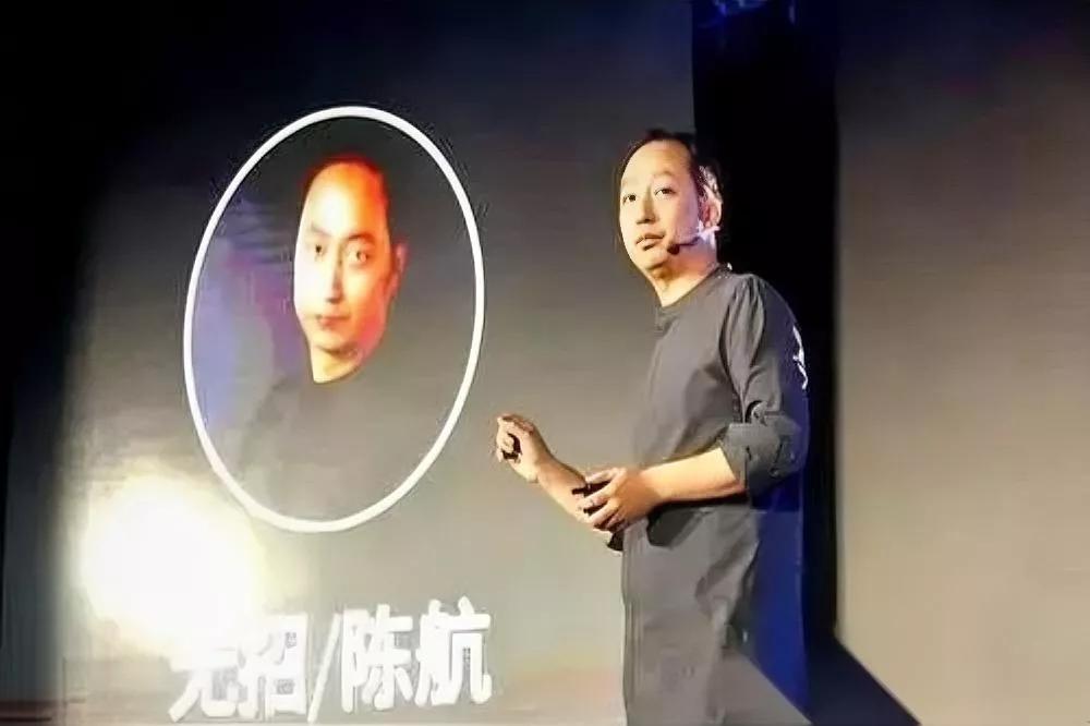 无招栽了前钉钉掌门人谁能想到栽在了自己的管理逻辑里。他迷信军事化强管