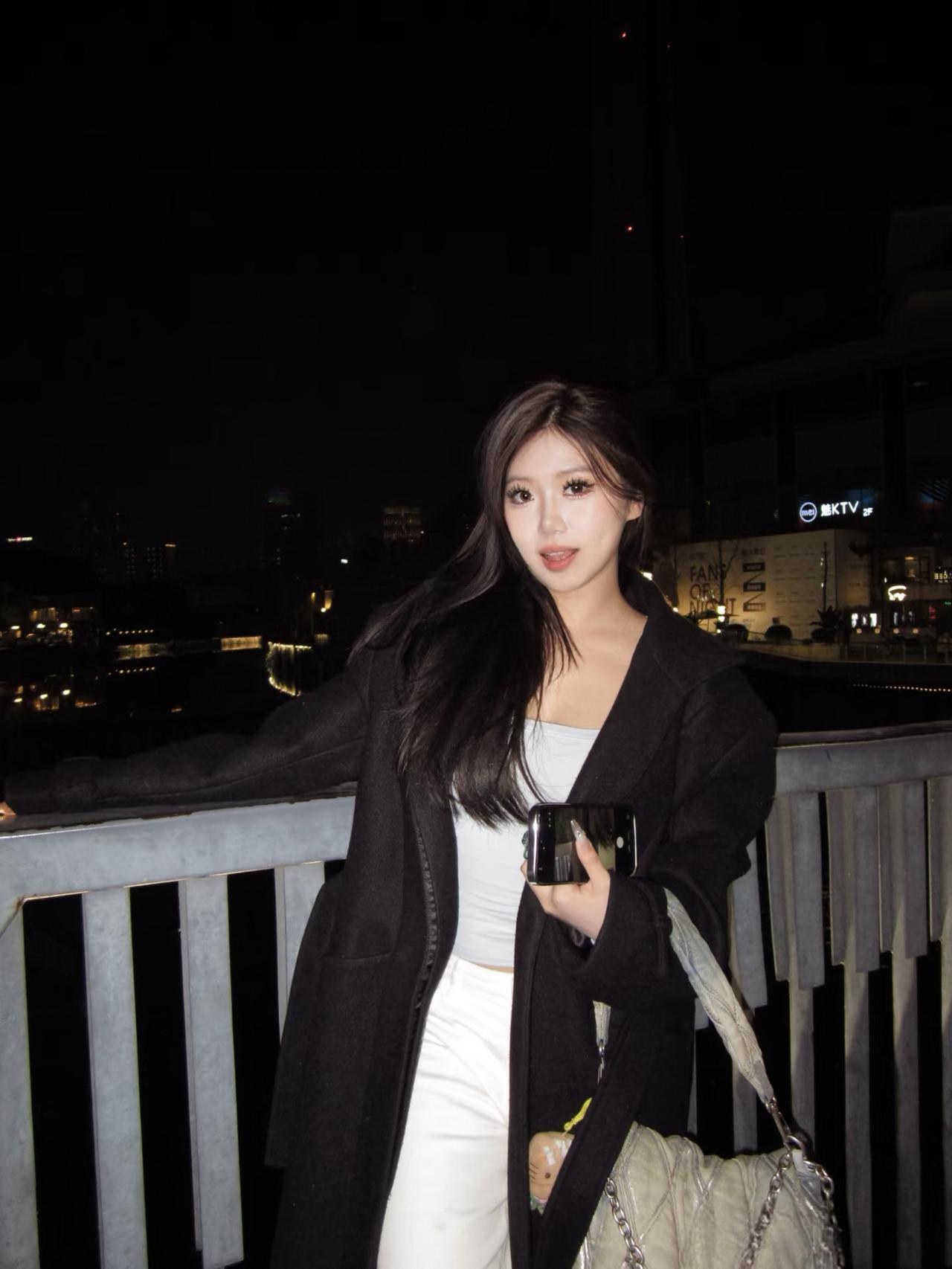 月色如水，美人如画