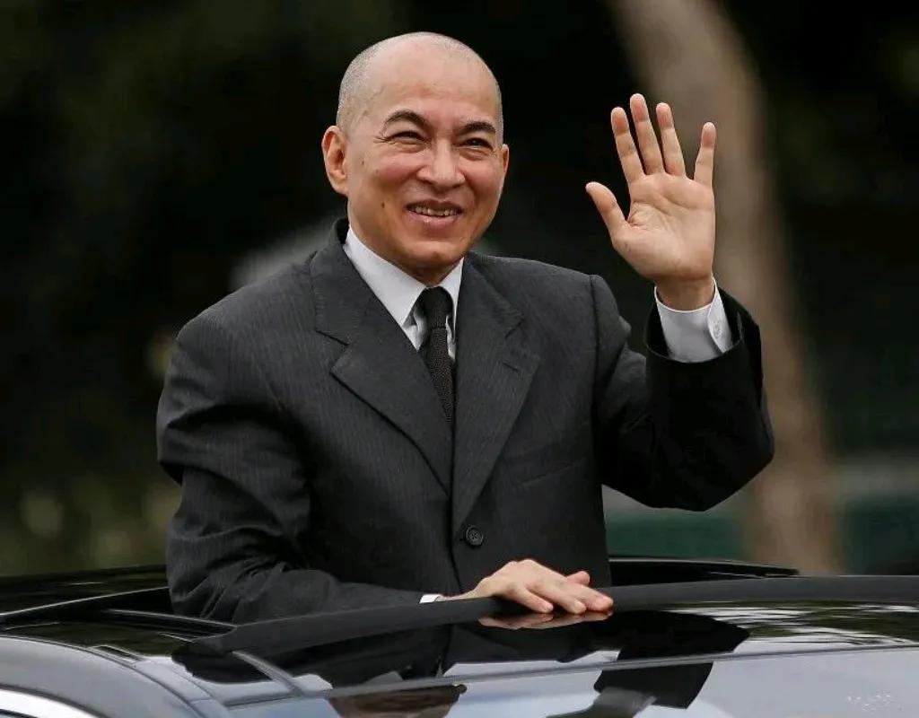 西哈莫尼在北京手术，洪森高调探望，无子的柬埔寨王位，未来将由谁来坐？西哈莫
