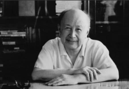 2008年年底，一辈子不看电视的钱学森突然跟儿子说：“支个电视行不行？贵不贵啊？