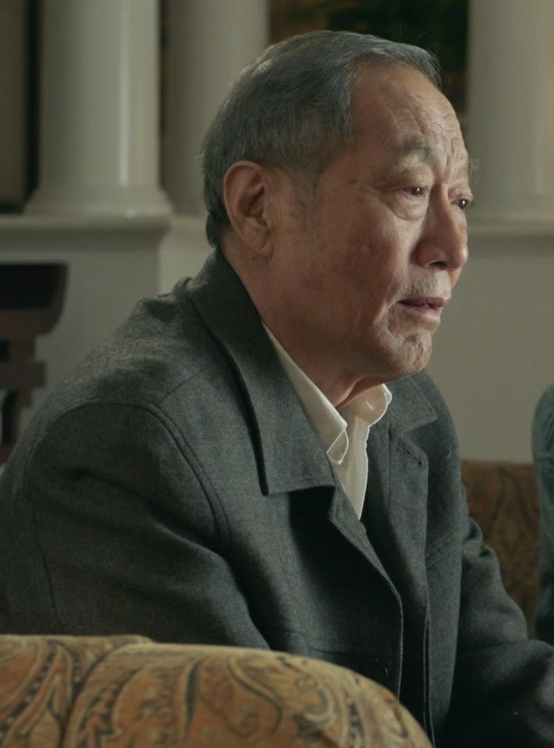 ：反复看了《人民的名义》这部剧，觉得这部剧的正面人物陈岩石才是问题人物，沙瑞金被