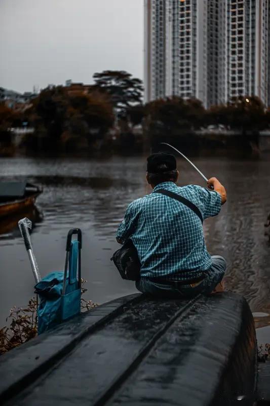 今天没跑，反而比跑了还开心今日本来是跑休日。五点四十自然醒，躺了十分钟，